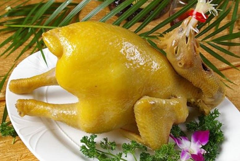 Để gà cúng đẹp mắt bạn có thể đặt gà tại Gacung.com.vn